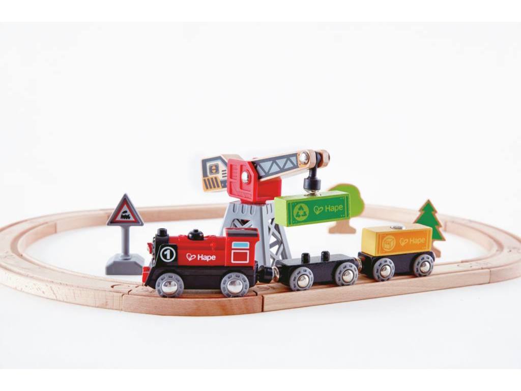 Pista con locomotiva a batteria e gru